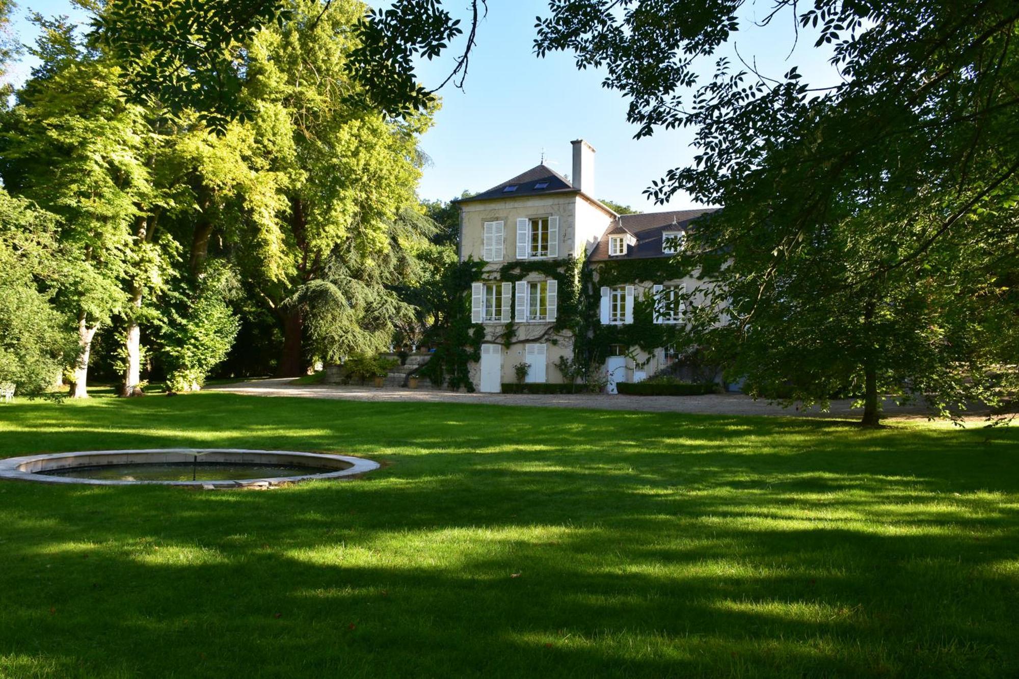 Domaine De L'Ermitage Bed & Breakfast Berry-Bouy Exterior photo